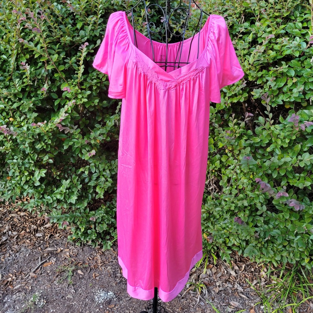 Vanity Fair M Nightgown Pink Flutter Sleeve Embroidered V Neck Summer Pajamas